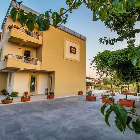 Il Gallo Con Gli Stivali Termoli Exterior foto